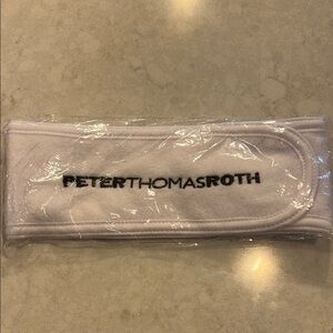 Peter Thomas Roth White Towel Accessory